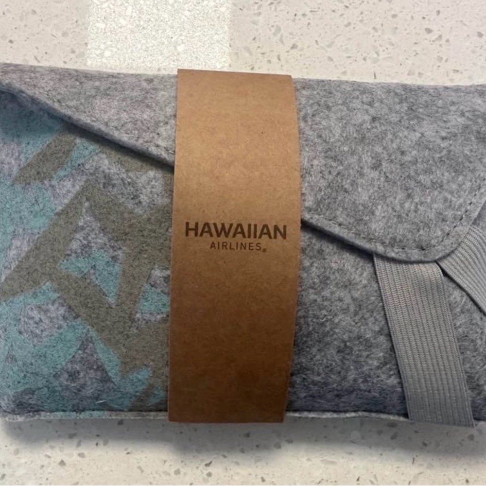 Hawaiian Airlines Gray Felt Travel Amenities Kit